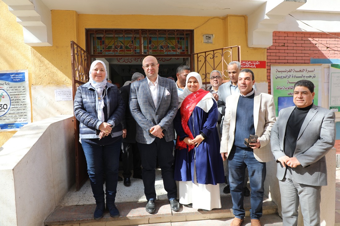 المحافظ يطالب المواطنين بالاصطفاف خلف الرئيس